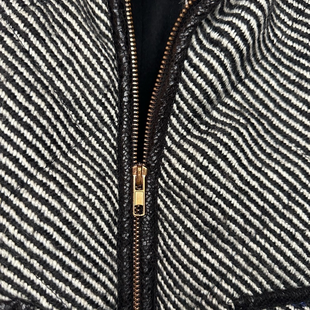 Peach Love California Black and White Vest - Picture 3 of 7